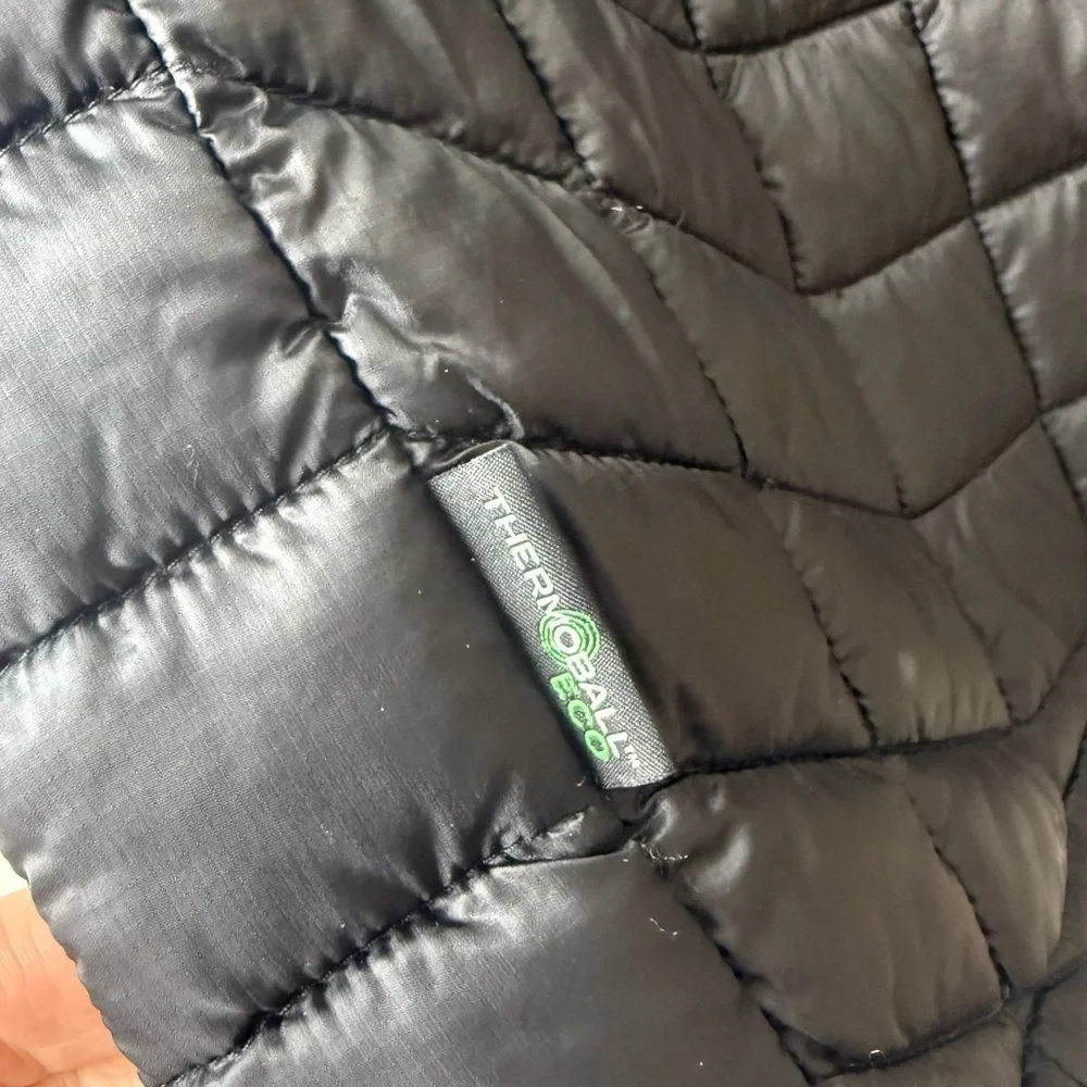 the North Face Quilted Vest Men’s Large Thermoball Eco Black Packable corp logo